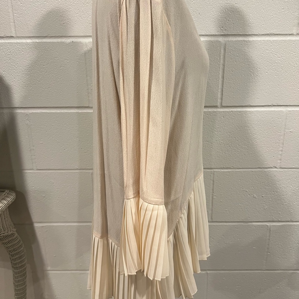 SOLD: Cream V-Neck Pleated Women's Top Size Medium - Picture 3 of 7